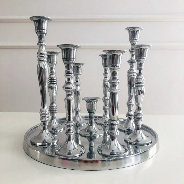 Świeczniki srebrne na tacy - obrazek 2