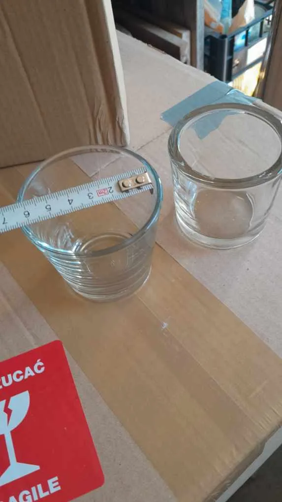 Świecznik złoty na geometrycznej nodze - obrazek 4