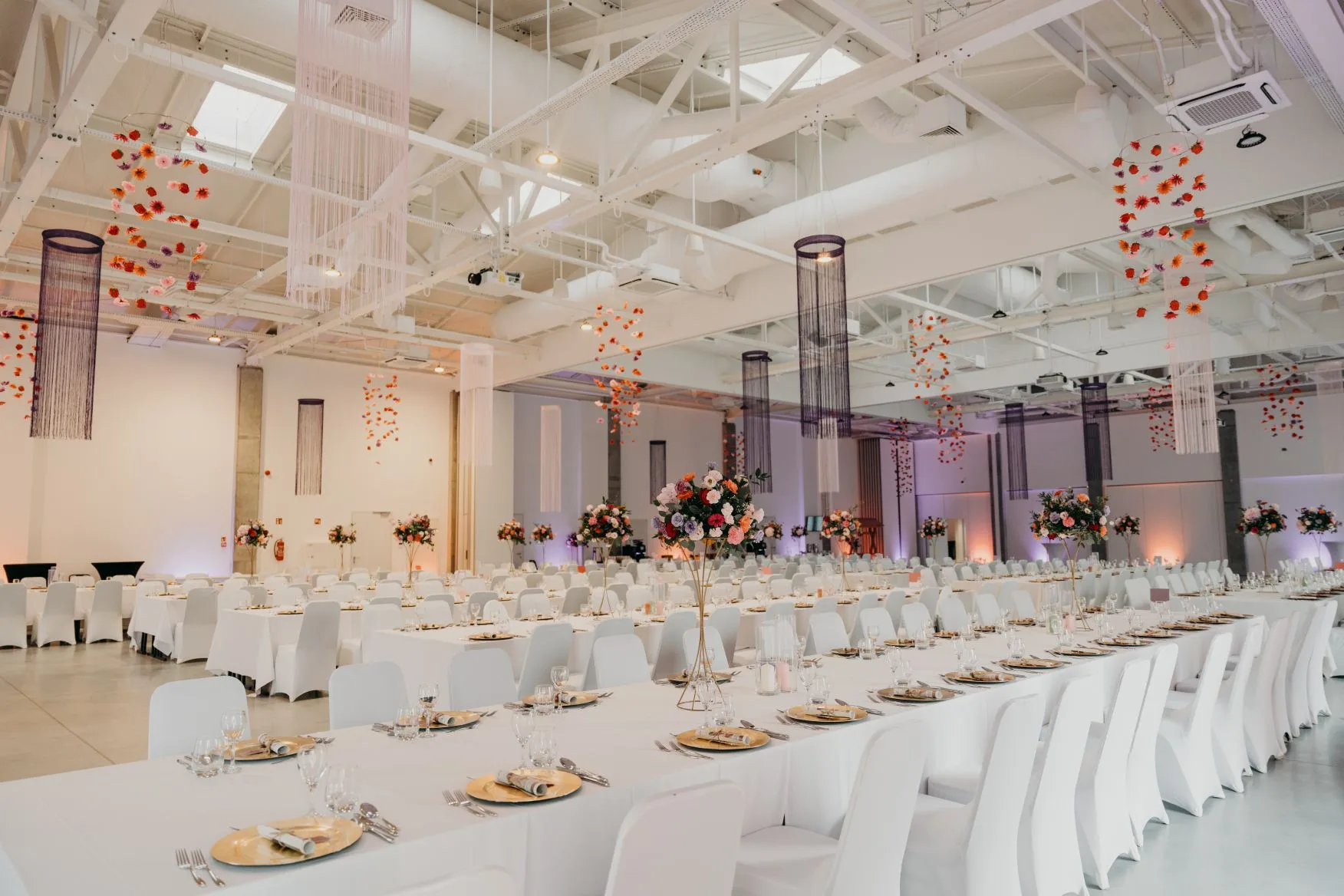 wiszące dekoracje w Folwarku Łochów